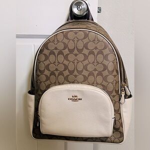 Flash sale!!💰Coach Signature Backpack 😍
